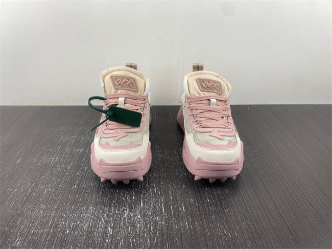 Off-White c/o Virgil Abloh