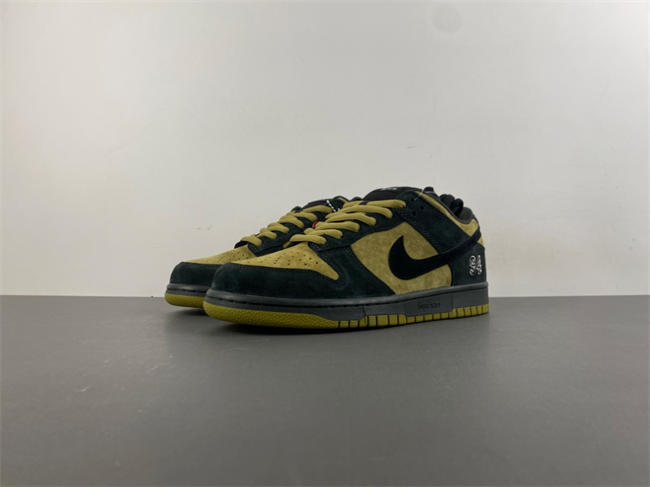 Svp*me x nike sb dunk low “camper green” hq8487-300