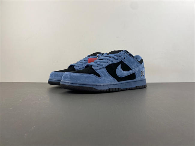 Svp*me x nike dunk low sb hq8487-400