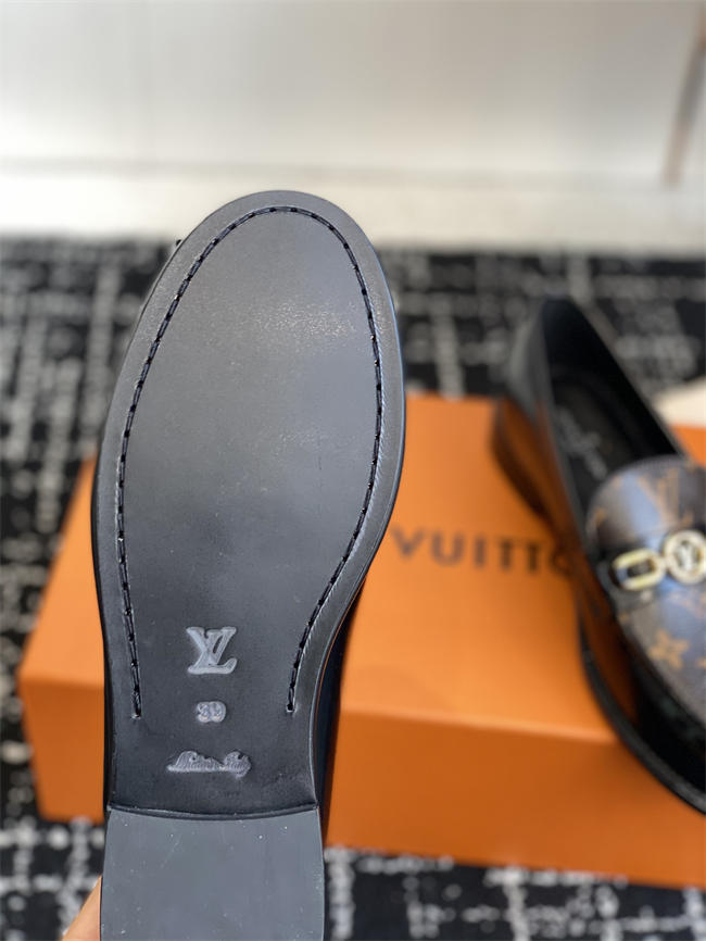 Lv Loafer 069