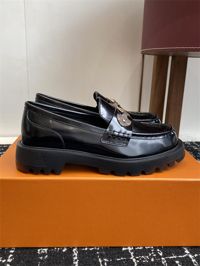 Lv Loafer 072