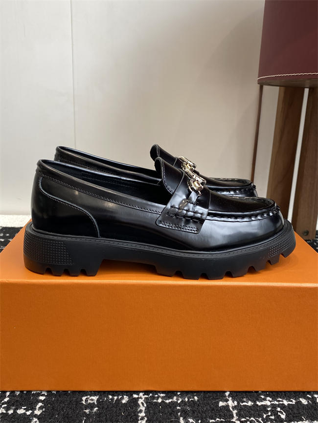 Lv Loafer 074