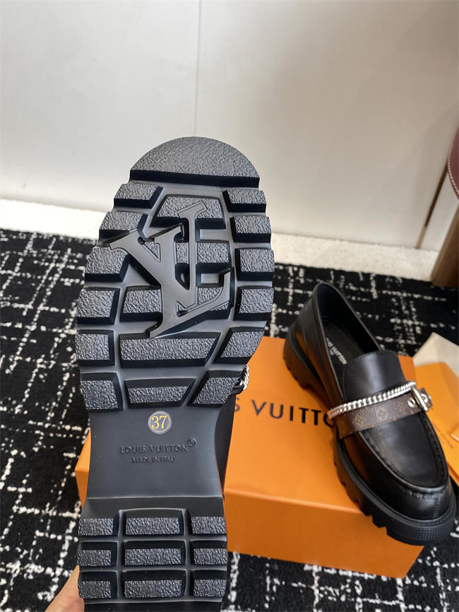 Lv Loafer 075