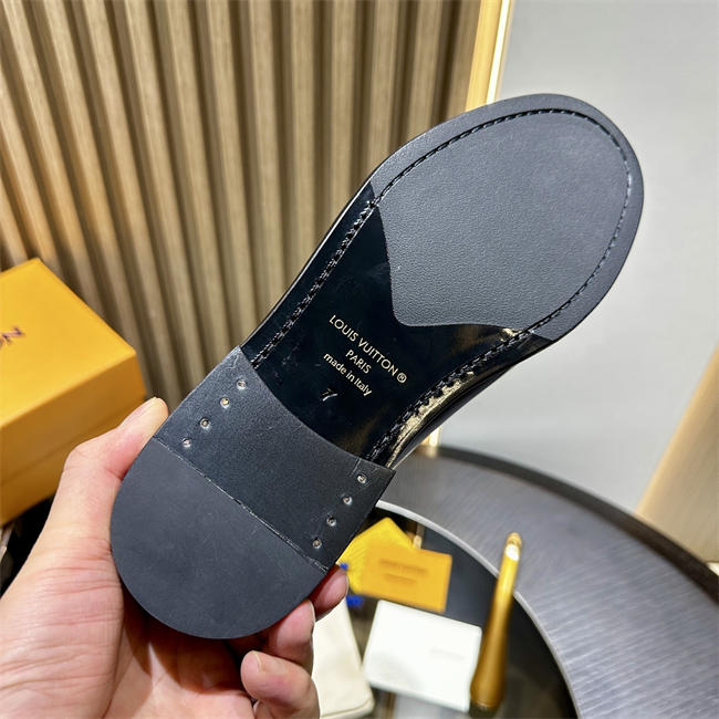 Lv Loafer081