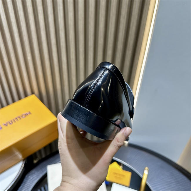 Lv Loafer082