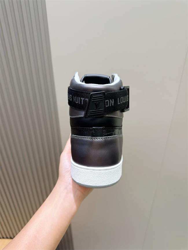 Lv Sneaker