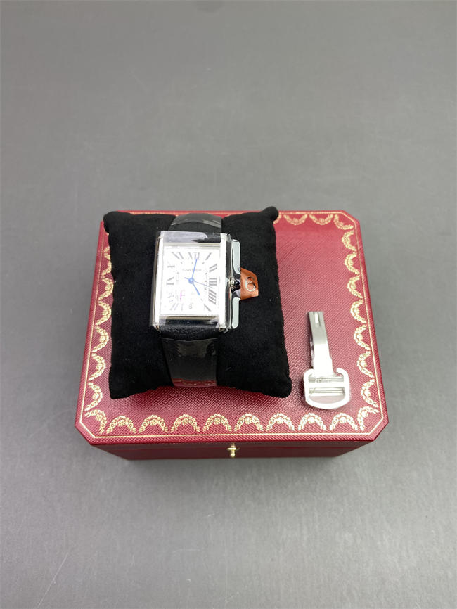 Tank Must de Ca*t1er watch XL