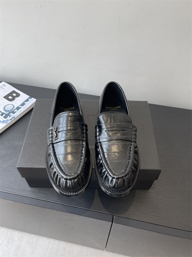 Y51 Loafer 001
