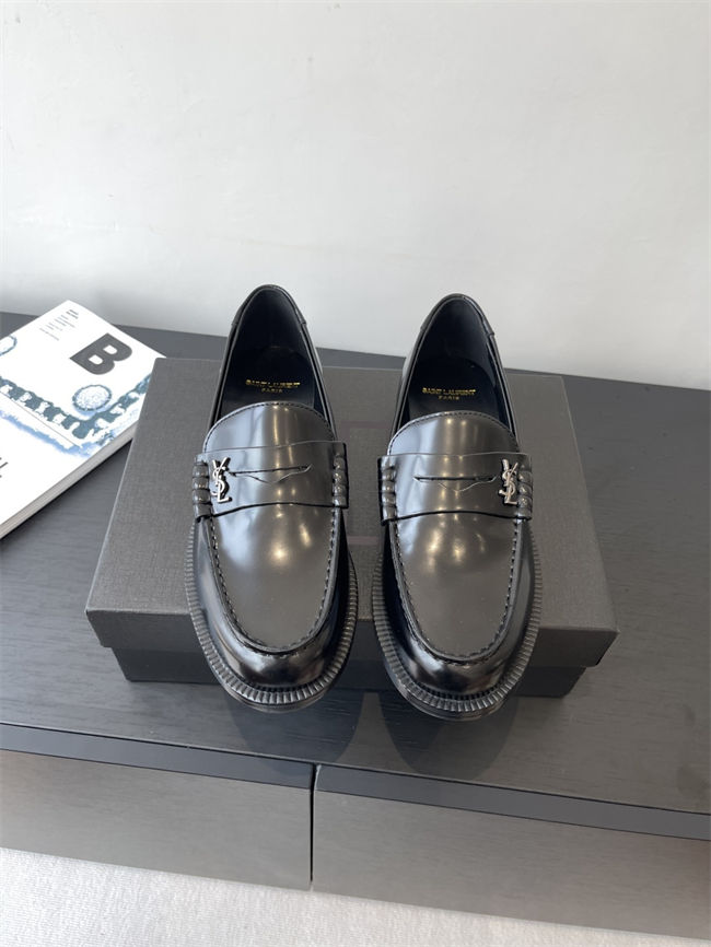 Y51 Loafer 012