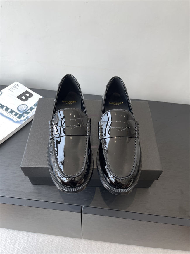 Y51 Loafer 014