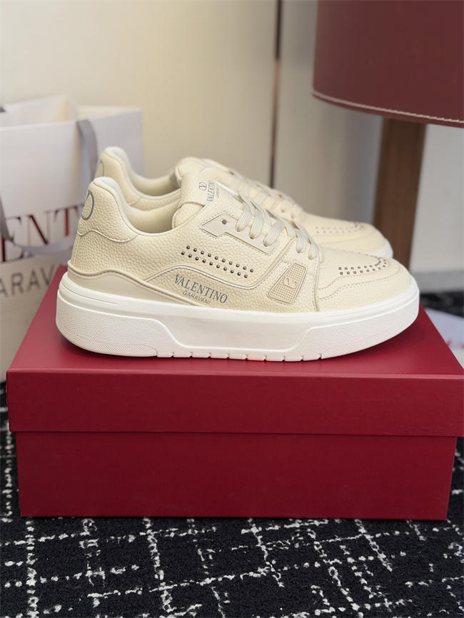 Va1e*ntin0 Sneakers
