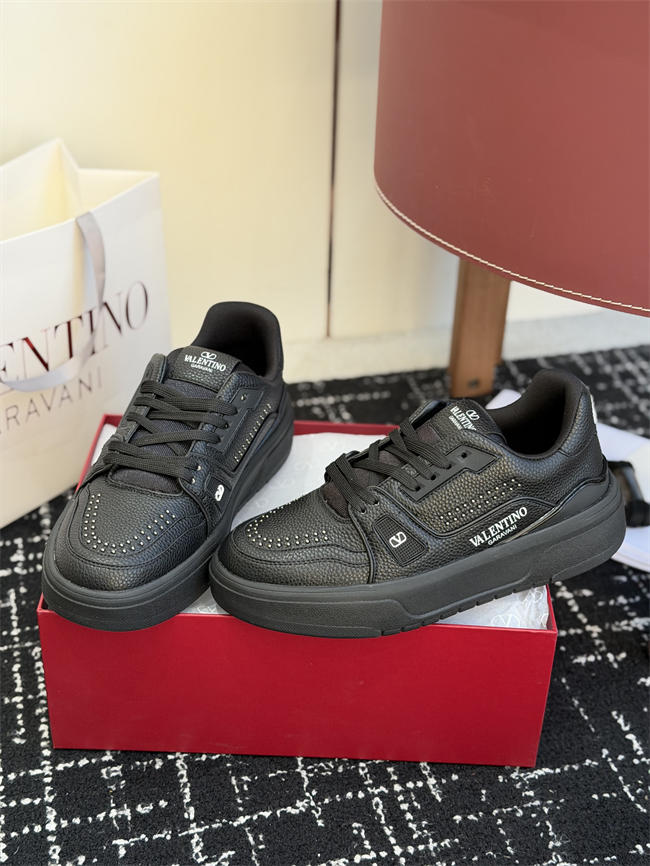 Va1e*ntin0 Sneakers
