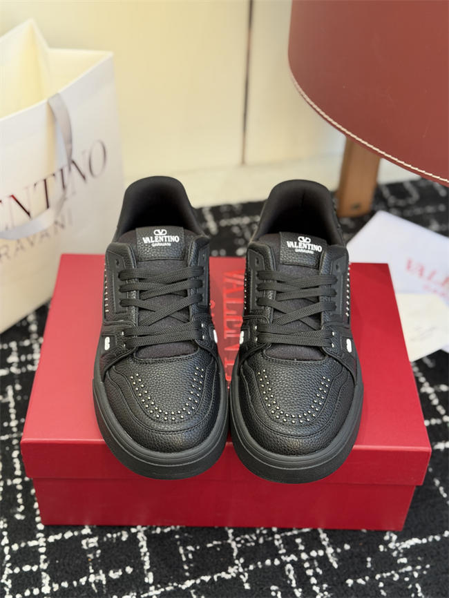 Va1e*ntin0 Sneakers