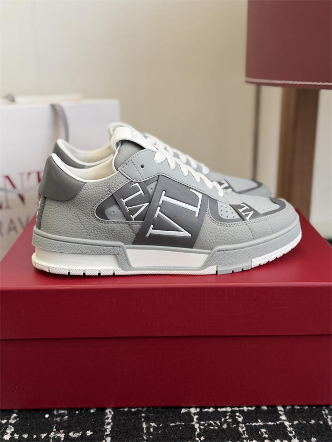 Va1e*ntin0 Sneakers