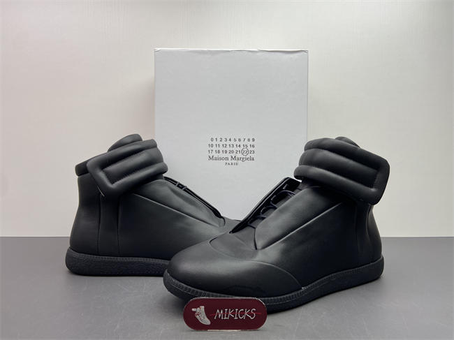 Ma1s0n Marg*e1a Sneaker 64