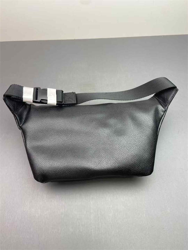 Ba1en*iaga Everyday Belt Bag