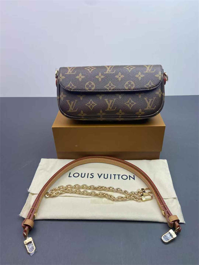 LV Wallet On Chain Ivy Monogram