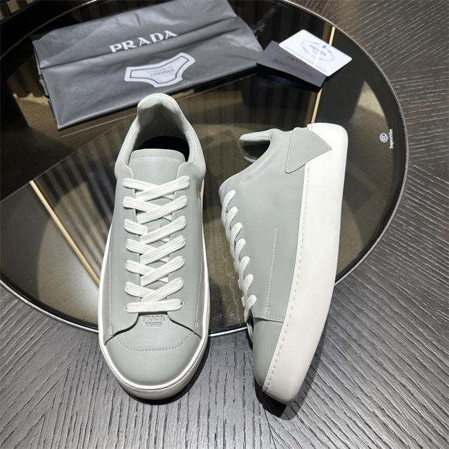 Pra*a Sneaker076