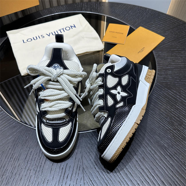Lv Trainer Sneaker