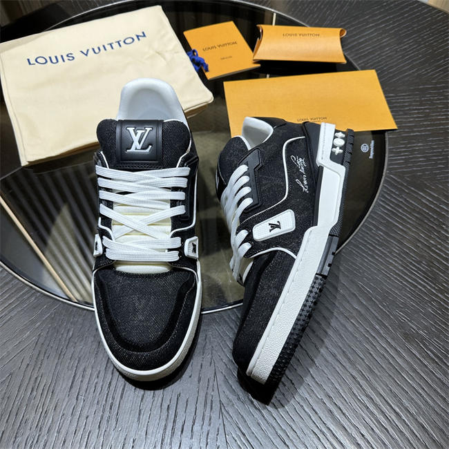 Lv Trainer Sneaker