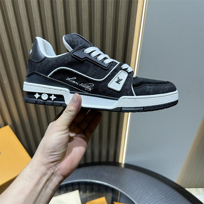 Lv Trainer Sneaker