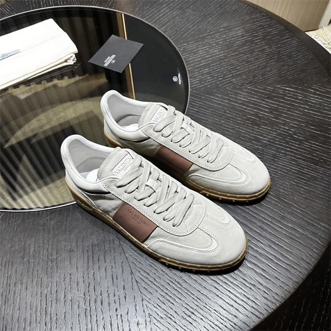 Va1e*ntin0 Sneakers