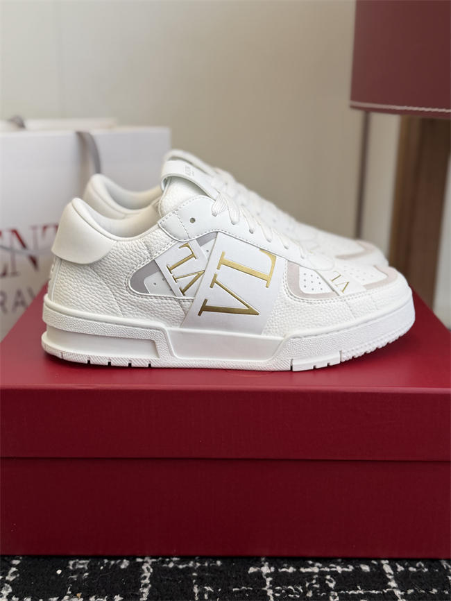 Va1e*ntin0 Sneakers