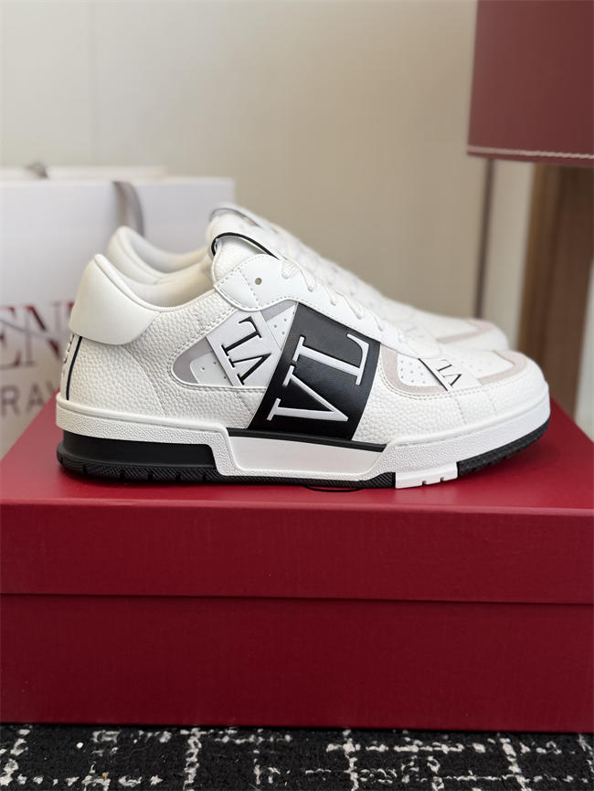 Va1e*ntin0 Sneakers