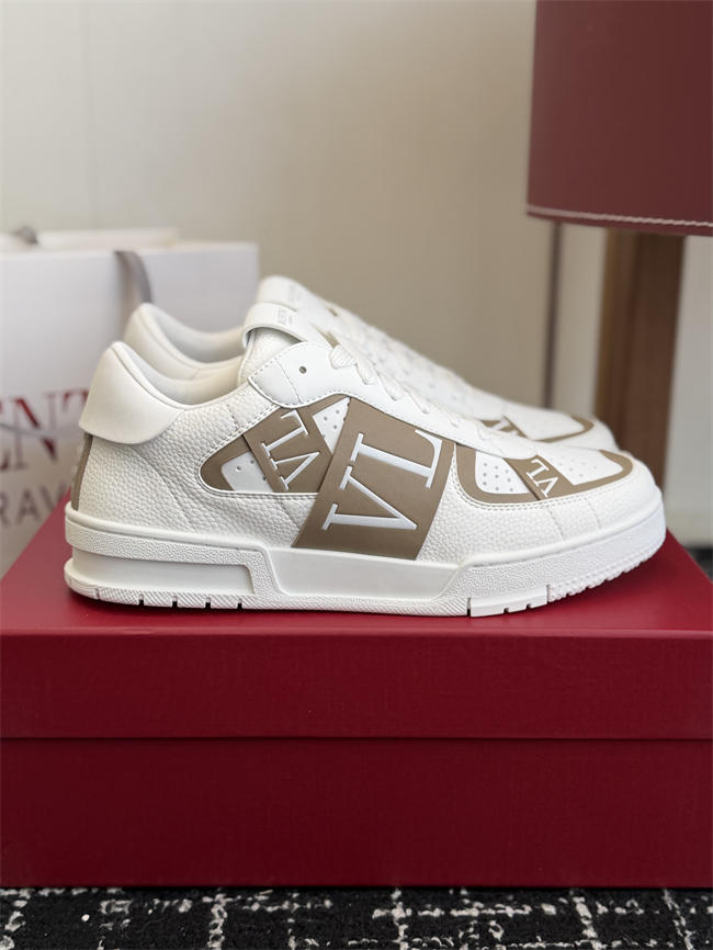 Va1e*ntin0 Sneakers