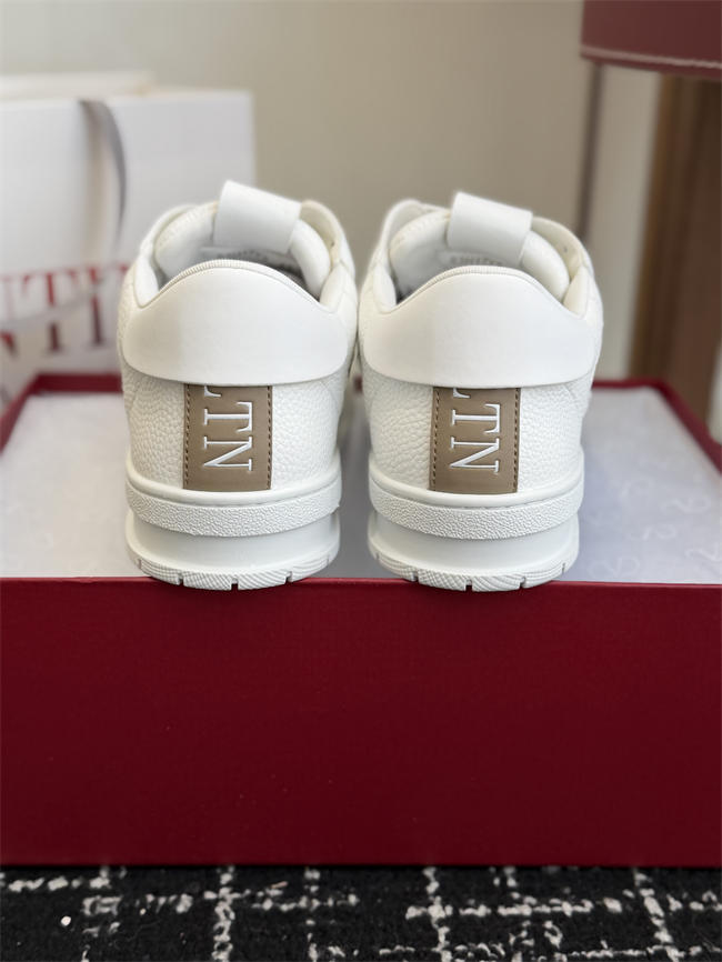 Va1e*ntin0 Sneakers